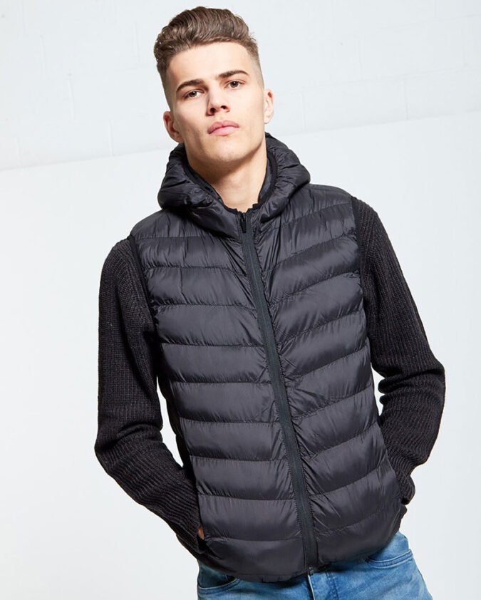 MENS-BLACK-PUFFER-GILET-R1-9663